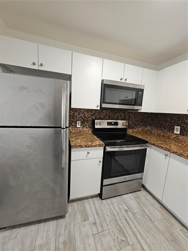 Building Photo - 800 SW 131st Ave