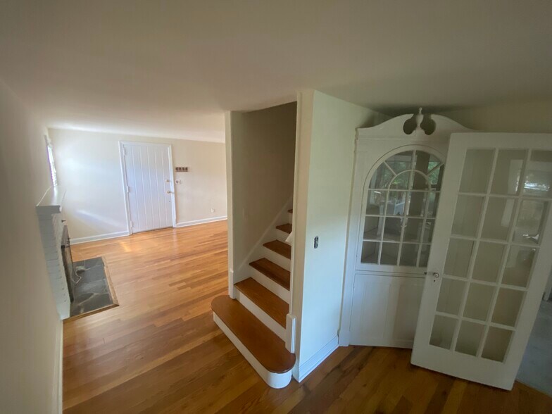 Building Photo - 621 Greenbrook Rd