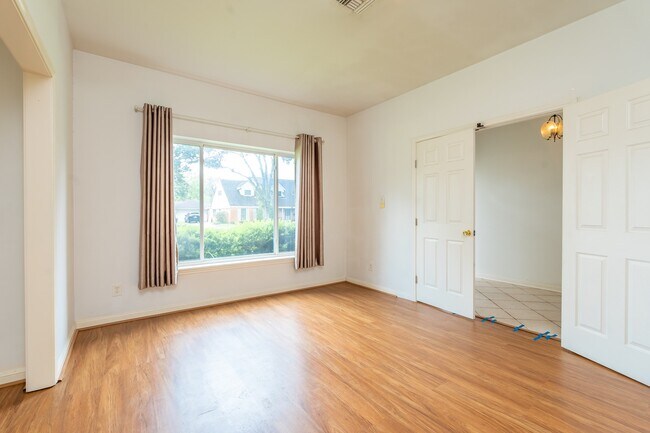 Building Photo - 8819 Hazen St
