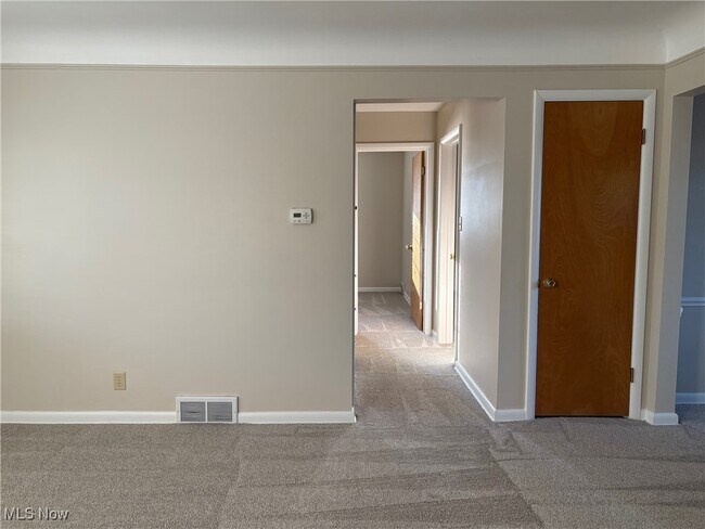Building Photo - 161 Kenridge Rd