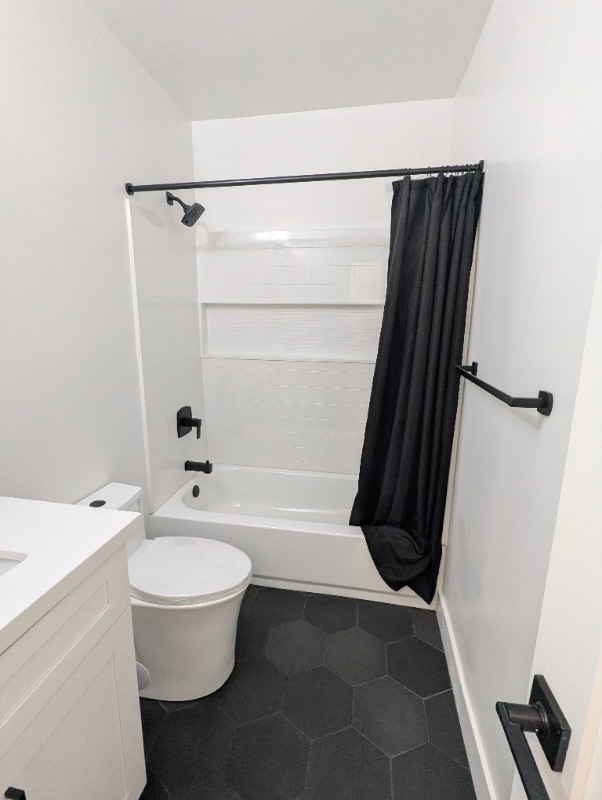 Building Photo - 11030 Moorpark St