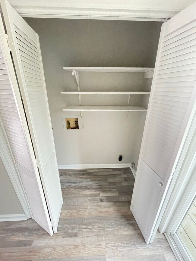 Building Photo - Southern Villas 33