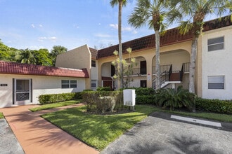 Building Photo - 244 Lake Dora Dr