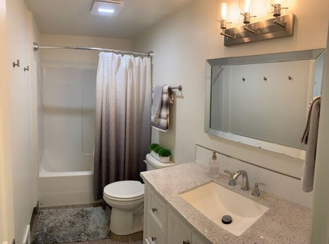 Building Photo - Beautifully Updated 3 Bedroom 1 Bath Home in the Spokane Valley