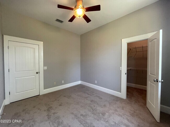 Building Photo - 9137 Eloise Ln