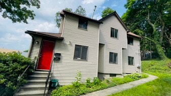 Building Photo - 58 Windsor St