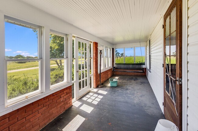 Building Photo - Charming 2 Bedroom, 1 Bathroom Rural Home for Rent
