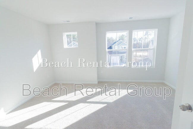 Building Photo - 1375 Speedway St