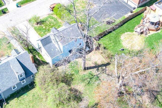 Building Photo - 6510 Hedge Ave