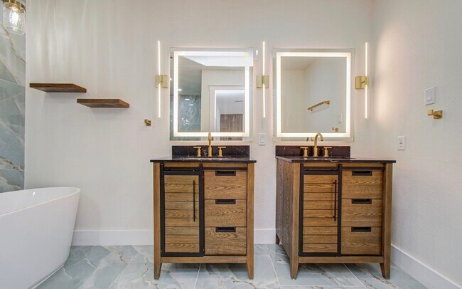 Building Photo - 14231 Misty Meadow Ln