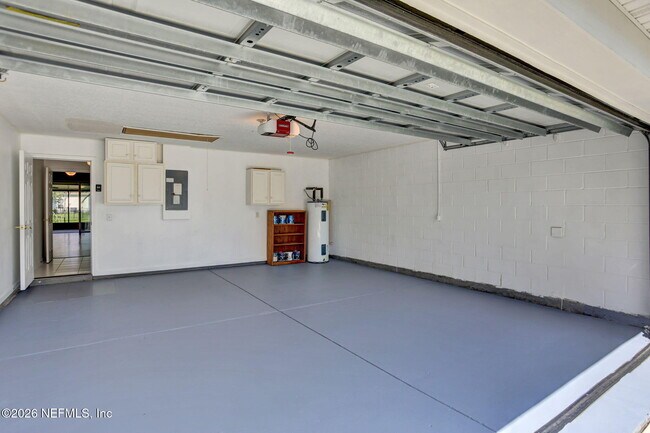 Building Photo - 1325 Fairway Village Dr