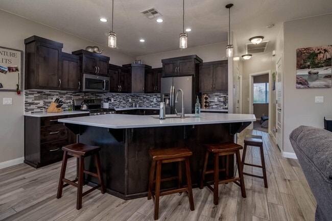 Building Photo - Red Mountain Jewel!  WITH SOLAR PANELS!!