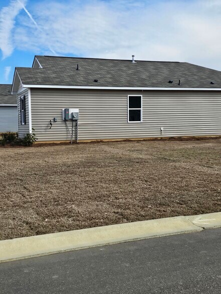 Building Photo - 402 Toledo St