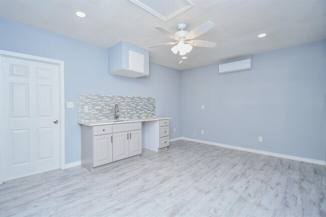 Building Photo - 7706 Coachwood Dr