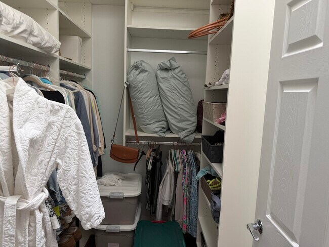 Building Photo - 37672 Breeze Way