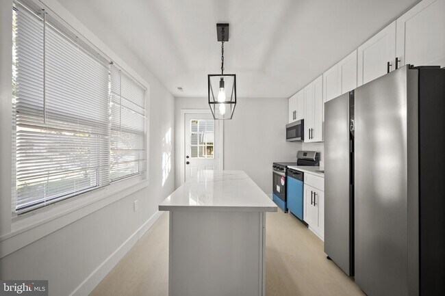 Building Photo - 821 S Woodlynn Rd