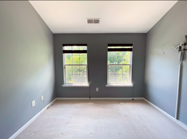 Building Photo - 10700 Heather Glen Way