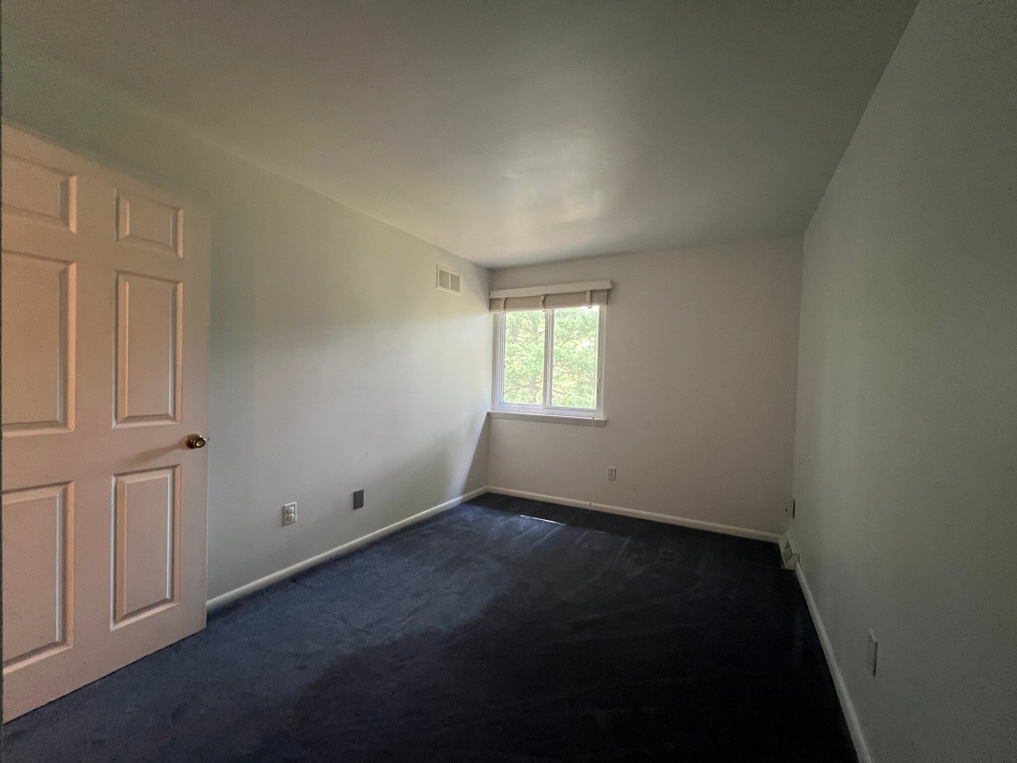 Building Photo - 919 Putnam Blvd