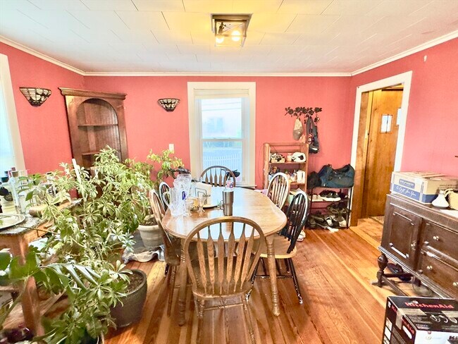 Building Photo - 8 Fox Point Rd