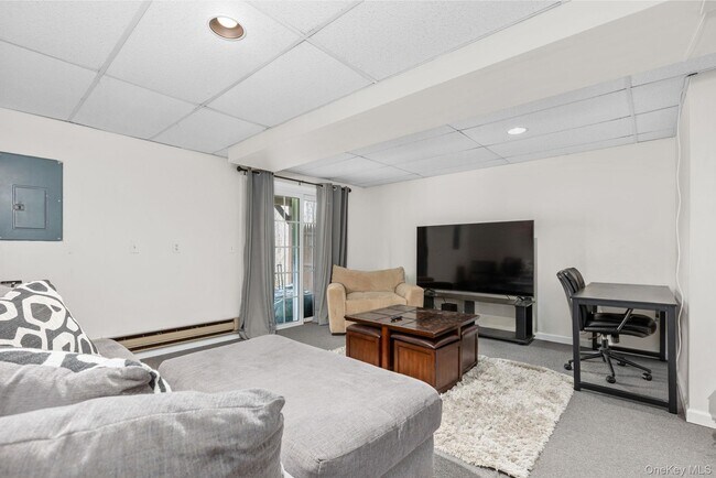 Building Photo - 702 Somerset Knoll