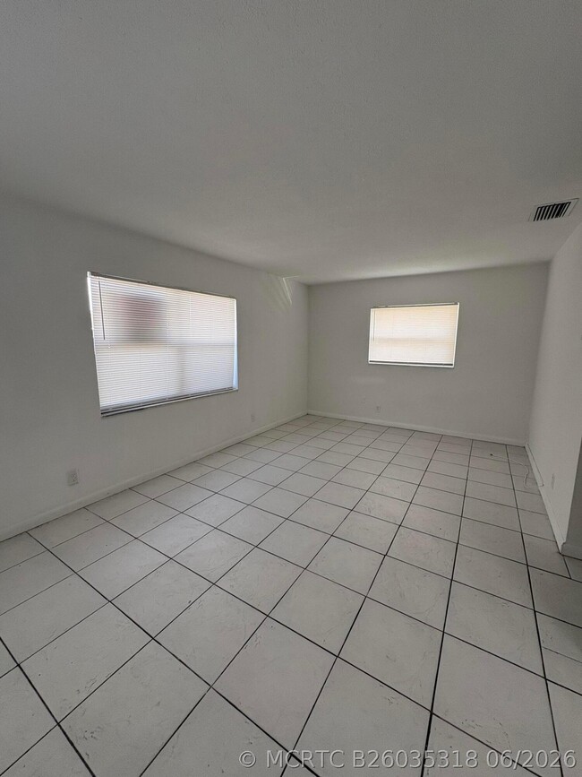 Building Photo - 4031 NW 30th Terrace