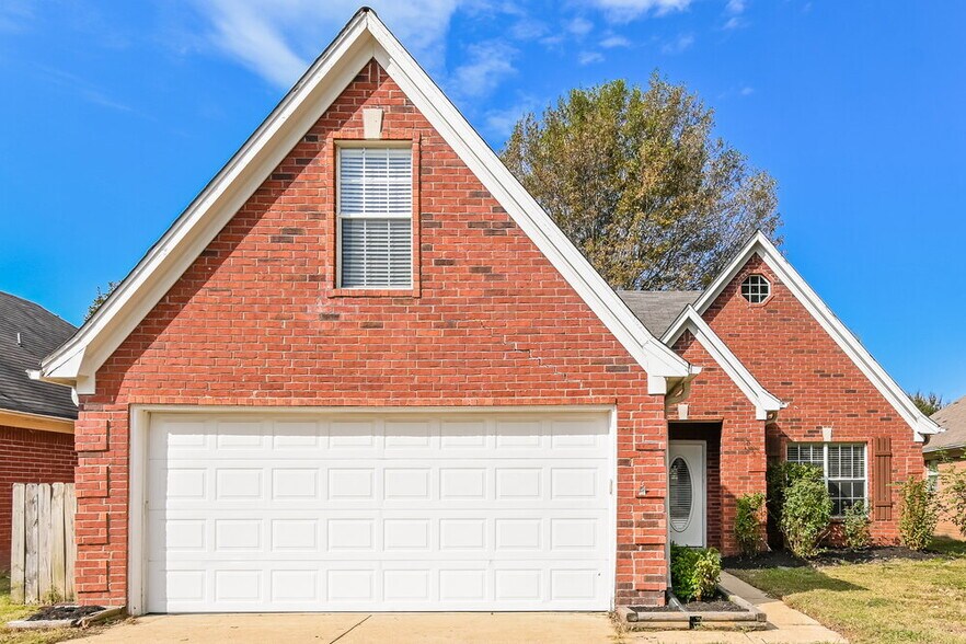 Primary Photo - 8445 Clubview Dr
