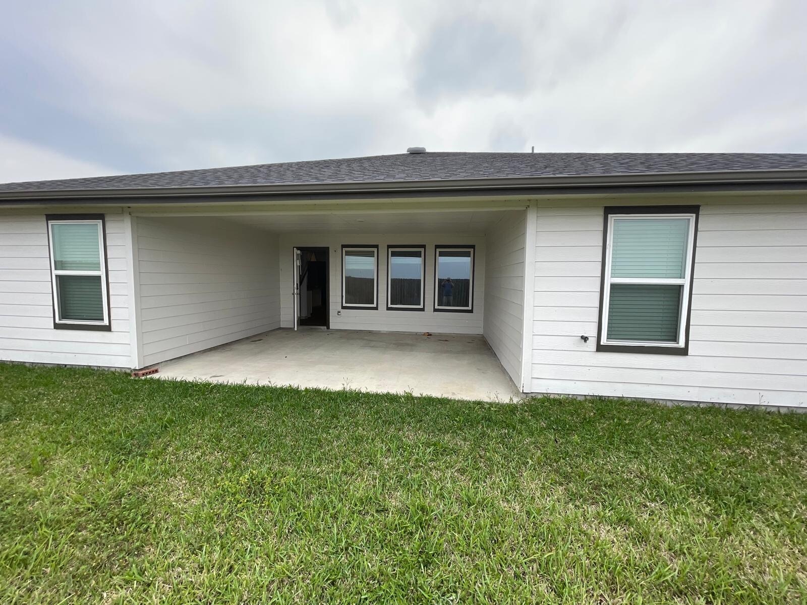 Building Photo - 7015 Sunbreeze Ln