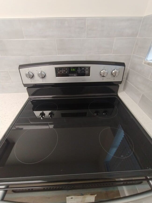 Building Photo - Beautifully Updated 2-Bedroom Home in Prime Location!