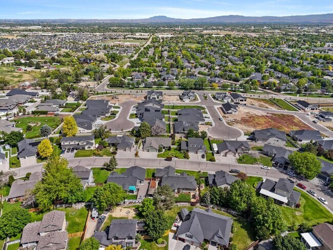 Building Photo - 695 W Riodosa Dr