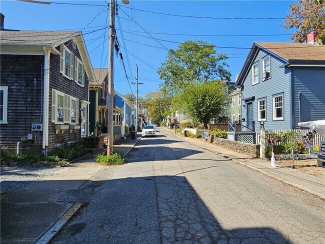 Building Photo - 10 Cherry St