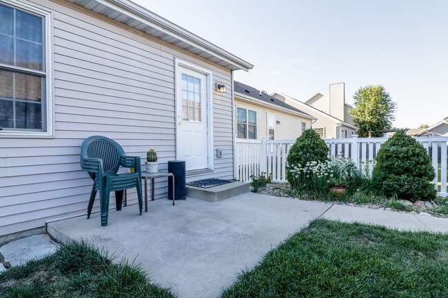 Building Photo - Montgomery- Nova