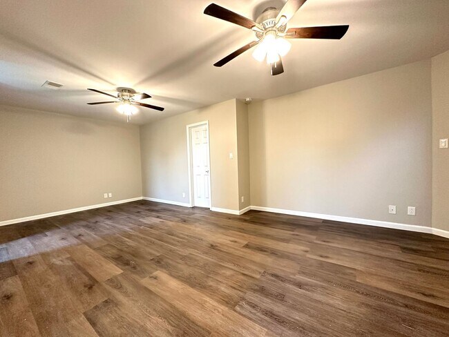 Building Photo - Stunning Single-Family Home with Plenty of...