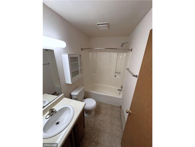 Building Photo - 780 Main St