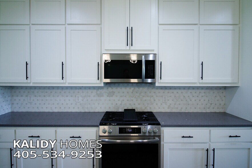 Building Photo - 17610 Salma Rd