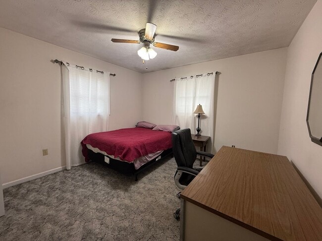 Building Photo - 3 Bedroom 2 Bathroom Fully Furnished Home ...