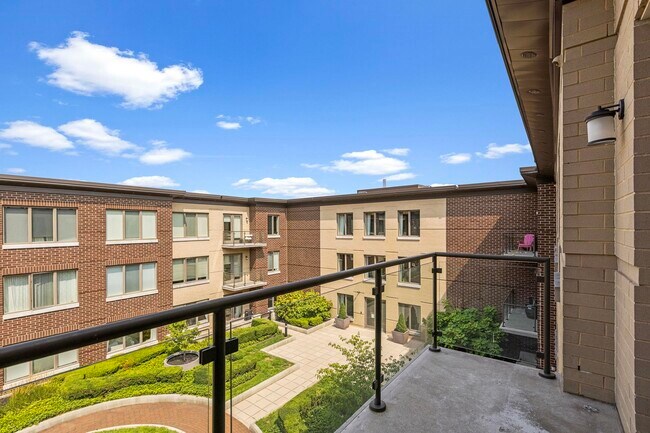 Building Photo - 250 Henley Pl
