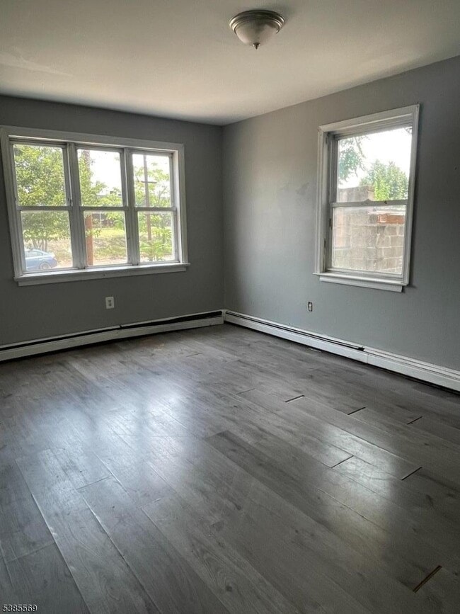 Building Photo - 644 Trumbull St