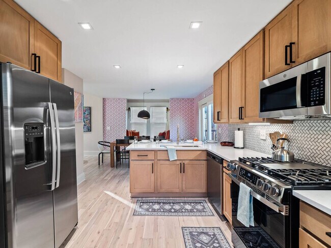 Building Photo - 6110 Ellen Ave