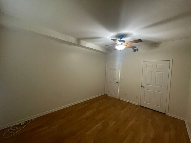 Building Photo - Beautiful Condominium in Gated Community i...