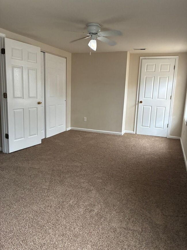 Building Photo - Beautifully Updated 3 Bedroom, 2 Bath Sing...