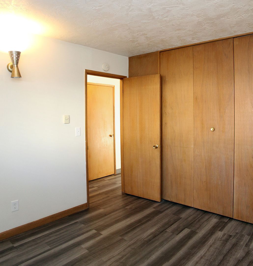 Building Photo - 930 SW Gibbs St