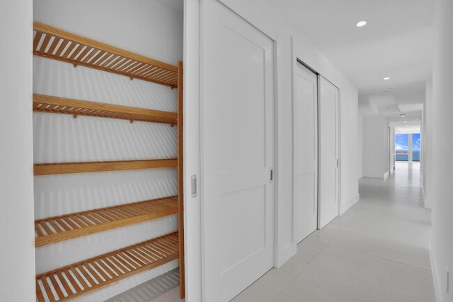 Building Photo - 153 N Seabreeze Blvd