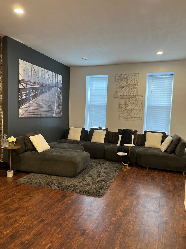 Building Photo - 3416 Cherokee St