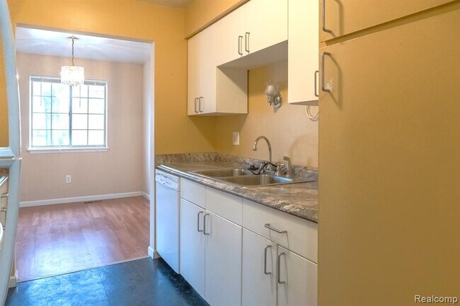 Building Photo - 19639 W 12 Mile Rd