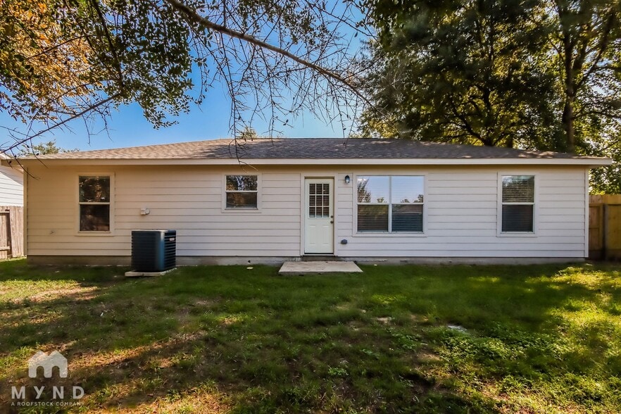 Building Photo - 16376 River Fall Ct