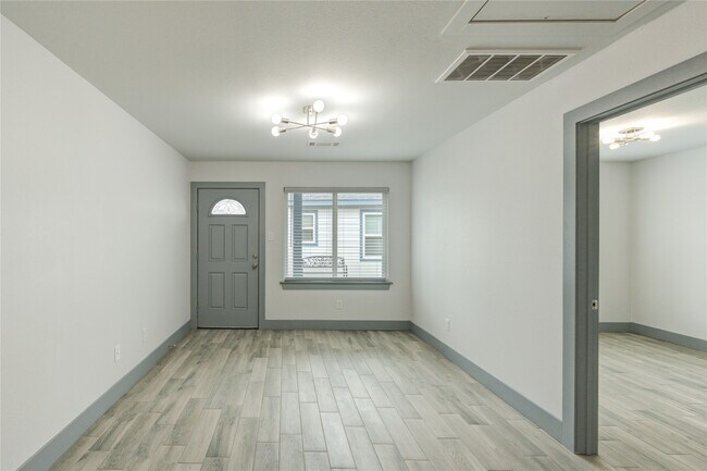 Building Photo - 3112 Wentworth St