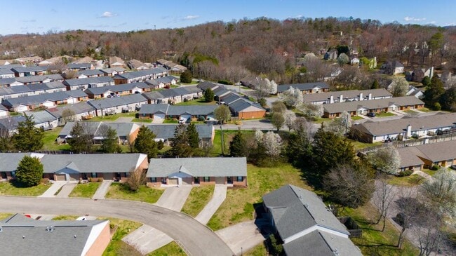Building Photo - 334 Hawthorne Oaks Way