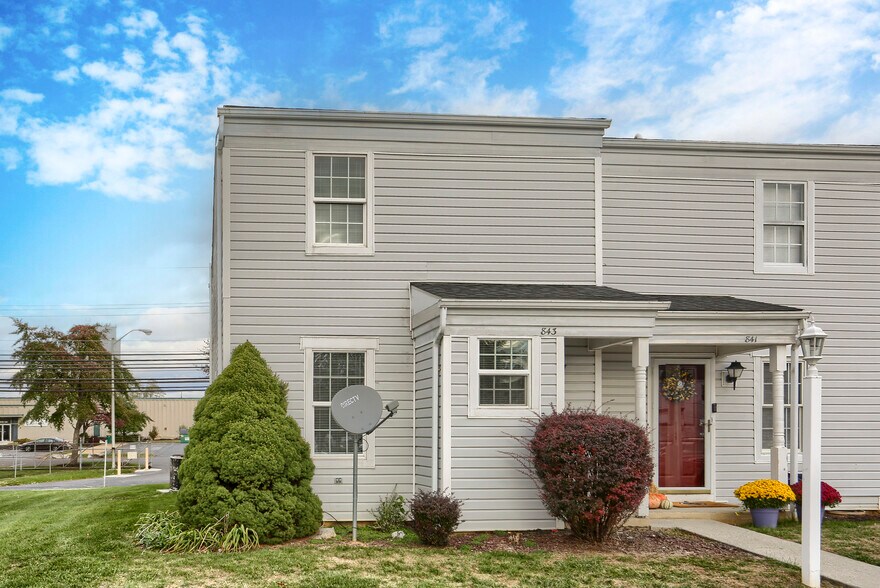 Building Photo - 843 Old Silver Spring Rd