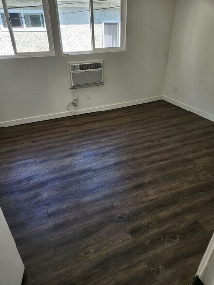 Building Photo - 4323 Van Nuys Blvd