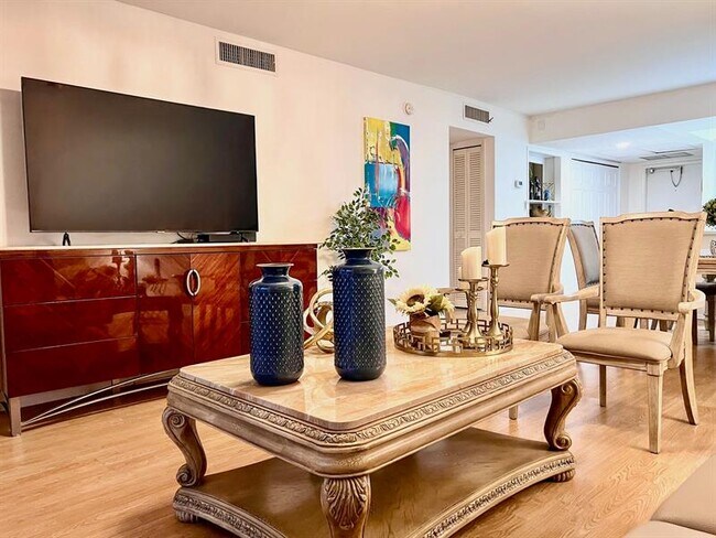 Building Photo - 3010 N Course Dr